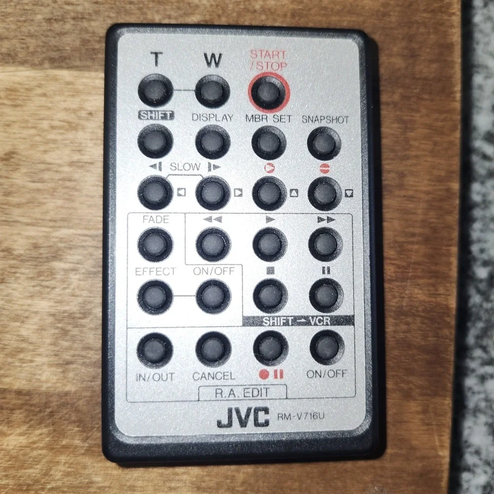 JVC GR-DVL805U Camcorder Silver W/ BATTERIES, CASE, CHARGER & Cords WORKS